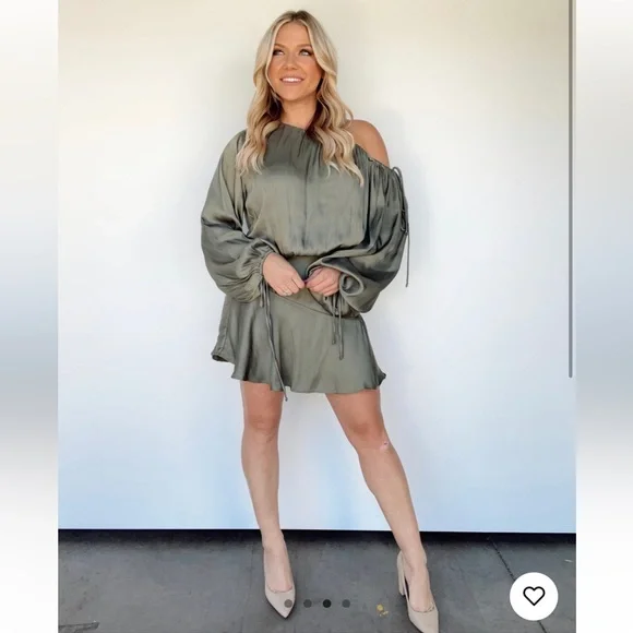 Off the shoulder satin mini dress - WORN ONCE - Picture 2 of 3